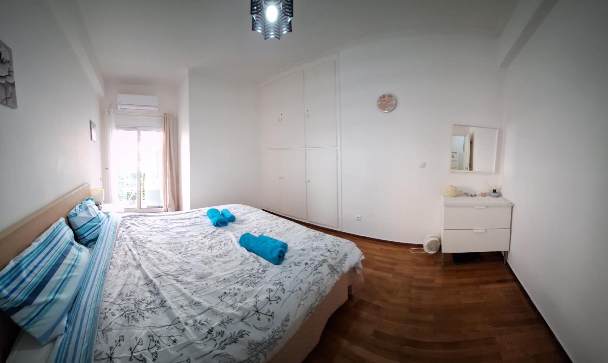 Comfortable 3rd Floor Near Metro