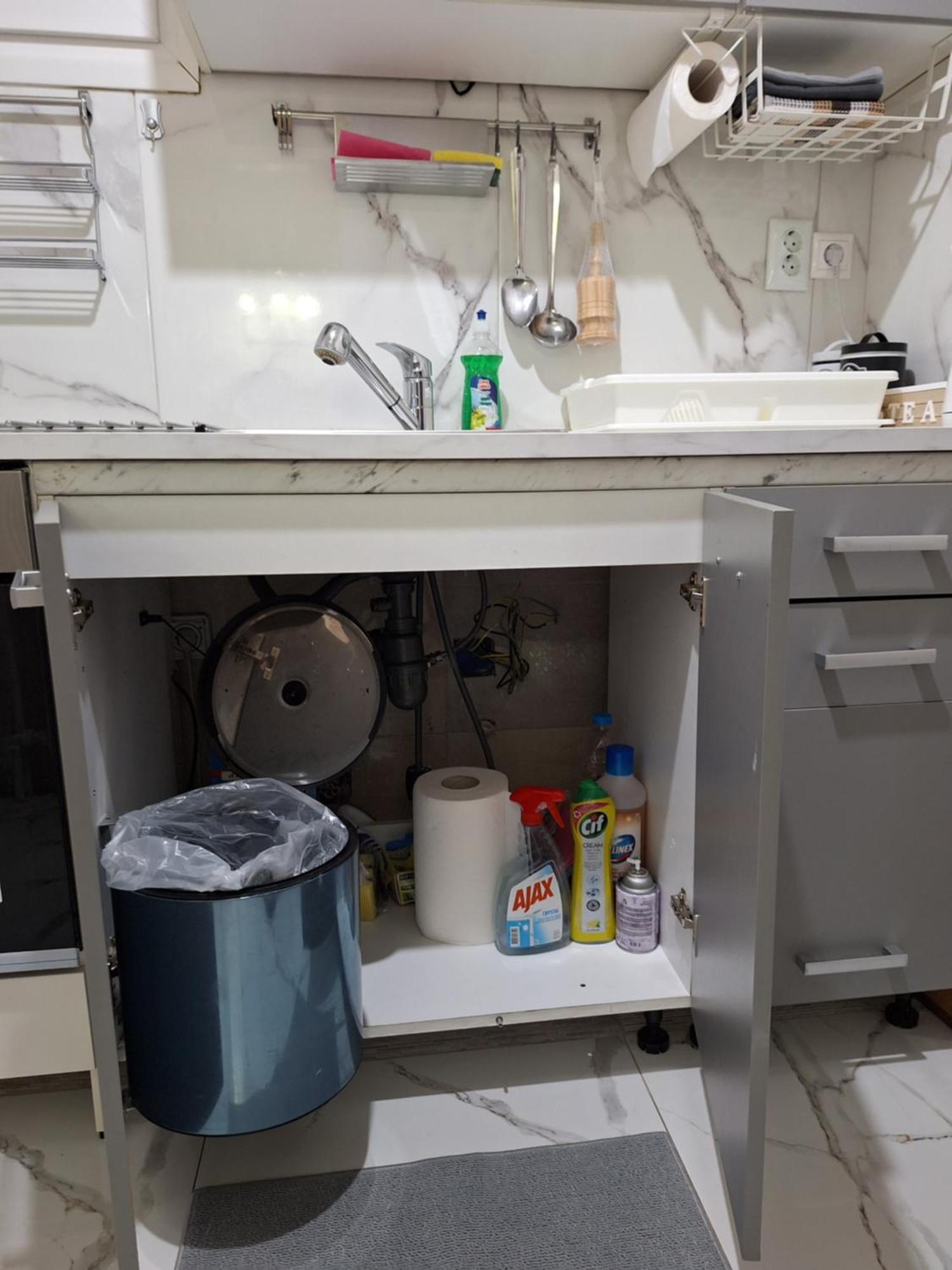 Comfortable 3rd Floor Near Metro Athen