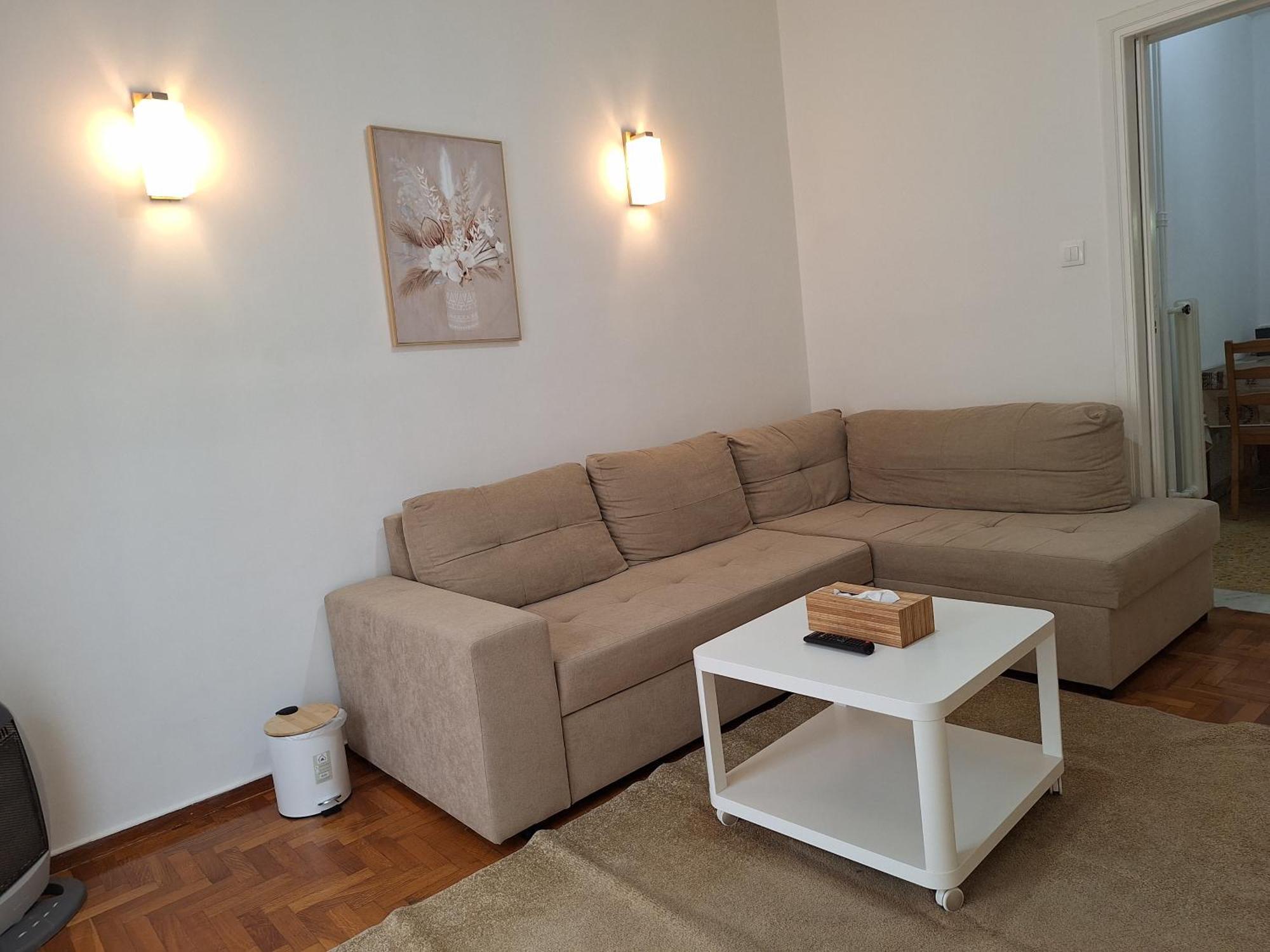 Comfortable 3rd Floor Near Metro Apartment Athen