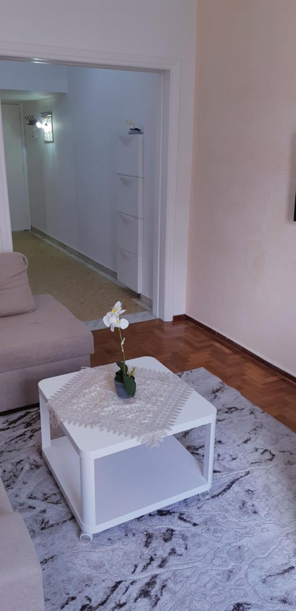 Comfortable 3rd Floor Near Metro Apartment