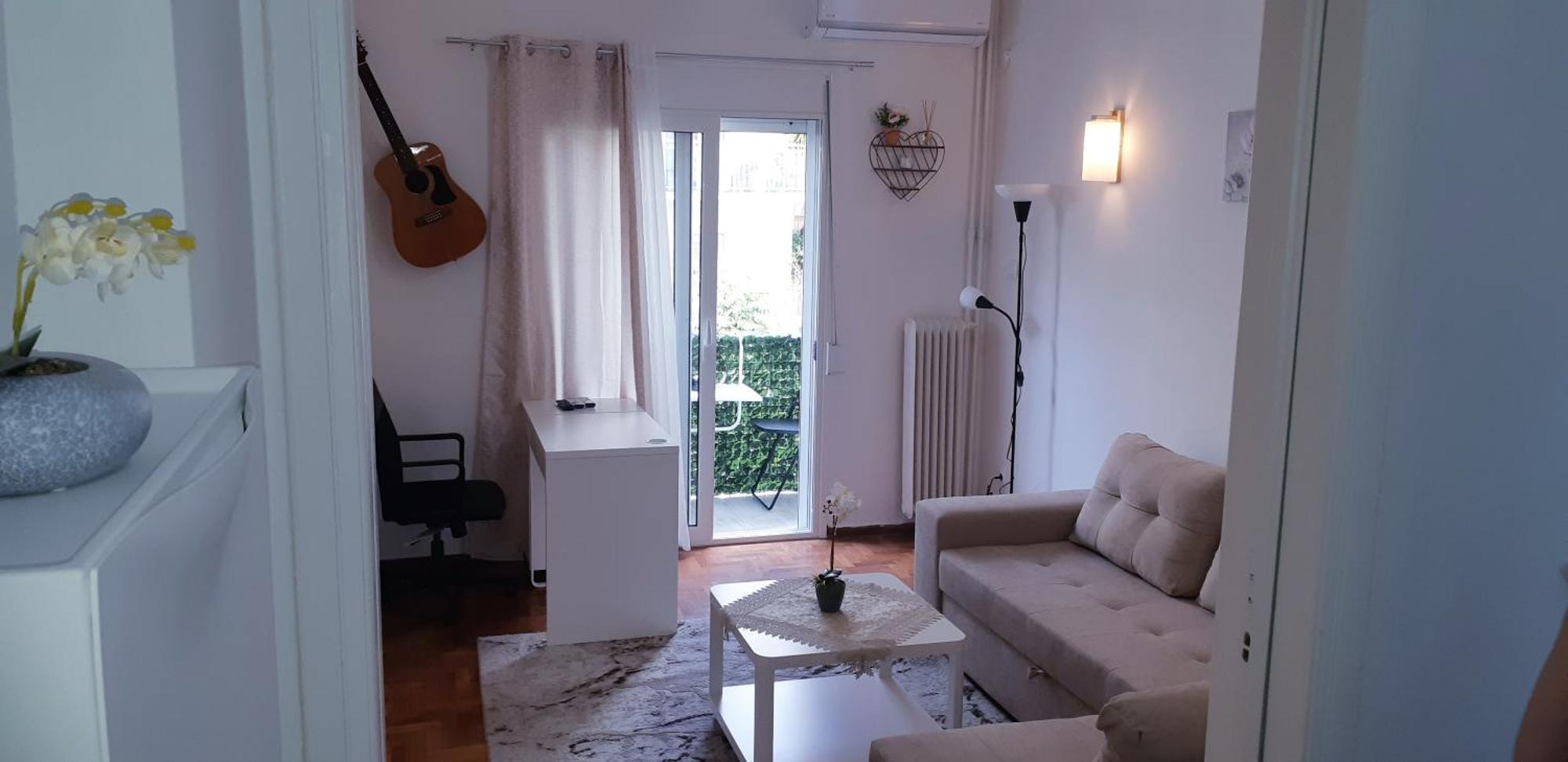 Comfortable 3rd Floor Near Metro Athen