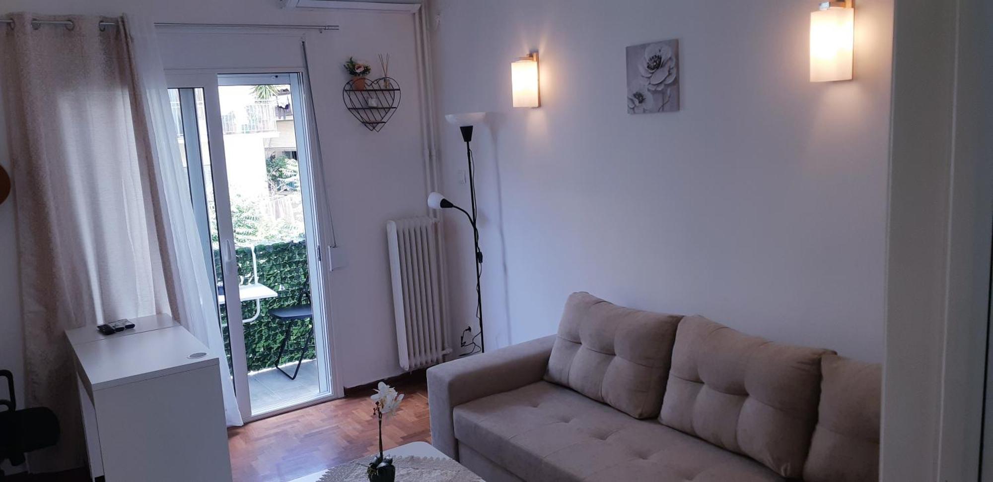 Comfortable 3rd Floor Near Metro Athen